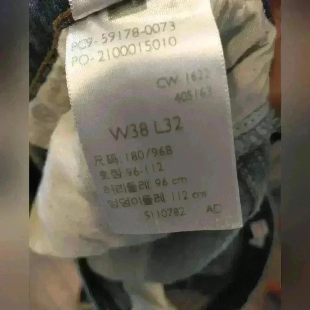 Levi's - Picture 2 of 4